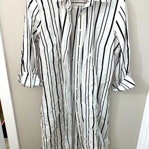 New York & Company striped t-shirt dress w/belt.